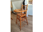 Ancienne chaise haute pour enfant