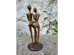 Couple amoureux debout