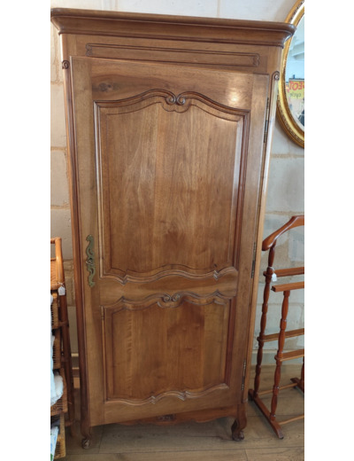 Bonnetière en merisier style Louis XV du XXème siècle