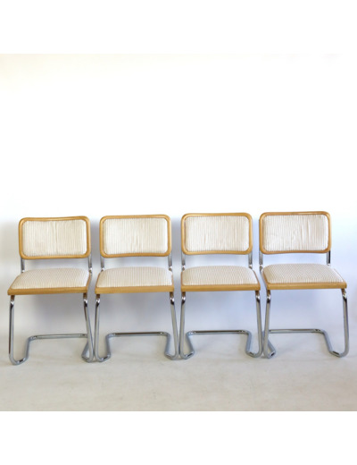 Série de quatre chaises B32