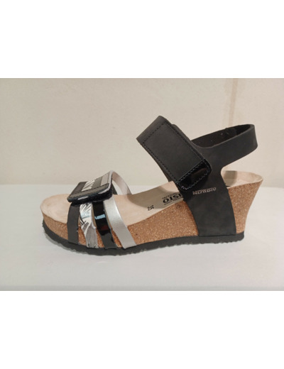 MEPHISTO  Lucia