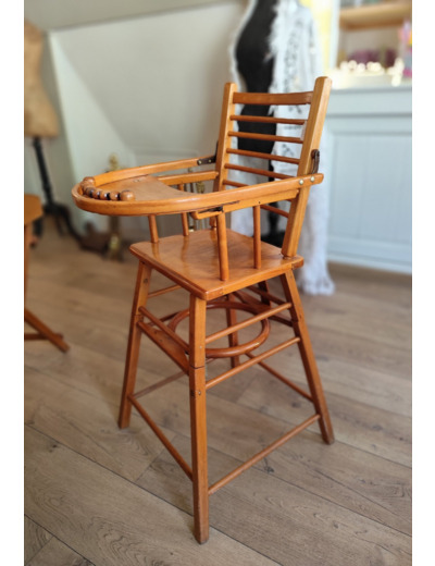 Ancienne chaise haute pour enfant