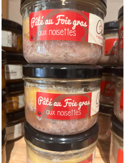Pâté au foie gras aux noisettes
