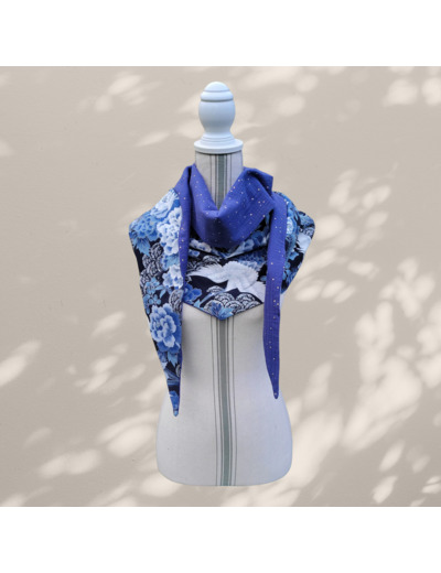 Chèche "Reykjavik" Tissu japonais bleu, motifs grues, doublure double gaze de coton bleue à pois dorés