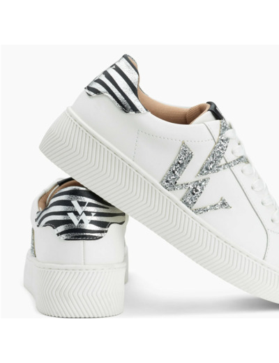 Baskets monogramme blanc et argent à lacets - Lou - Vanessa Wu